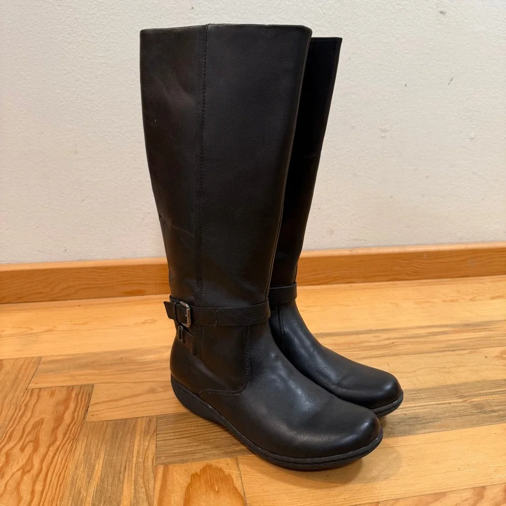 Clarks Black Tall Leather Boots Women Size‎ 7